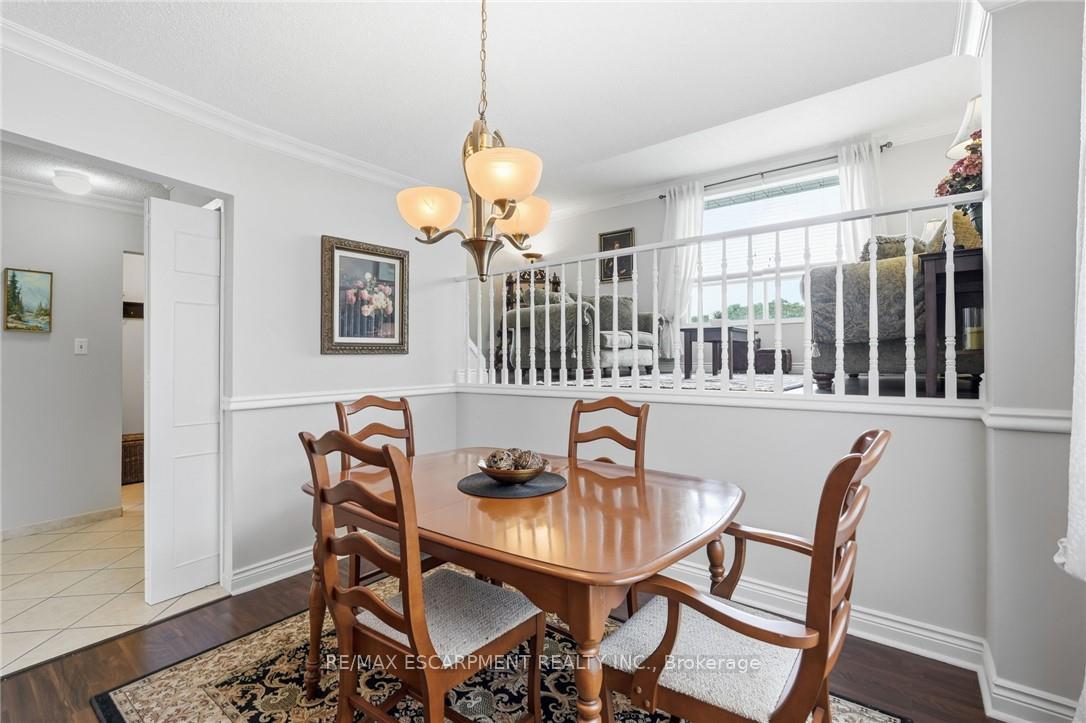 Photo 12 of 30 Twinoaks Crescent, Hamilton, Stoney Creek — HOMEH