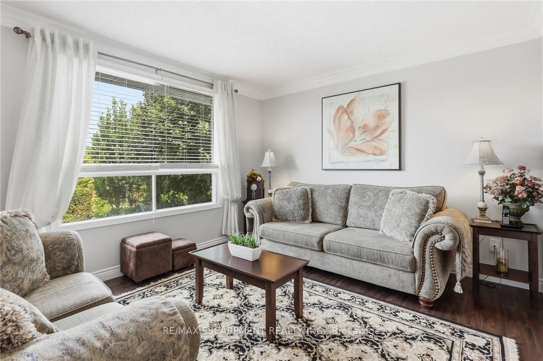 Photo 13 of 30 Twinoaks Crescent, Hamilton, Stoney Creek — HOMEH