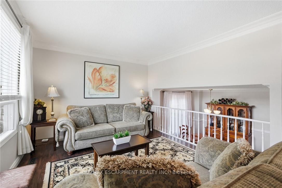 Photo 14 of 30 Twinoaks Crescent, Hamilton, Stoney Creek — HOMEH
