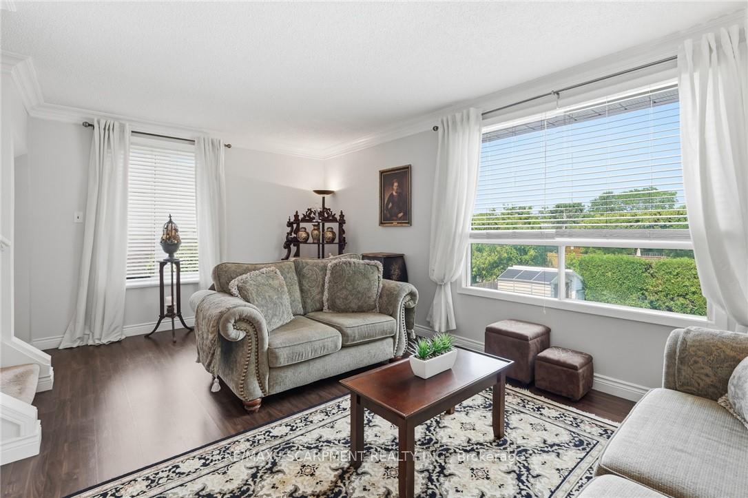 Photo 15 of 30 Twinoaks Crescent, Hamilton, Stoney Creek — HOMEH