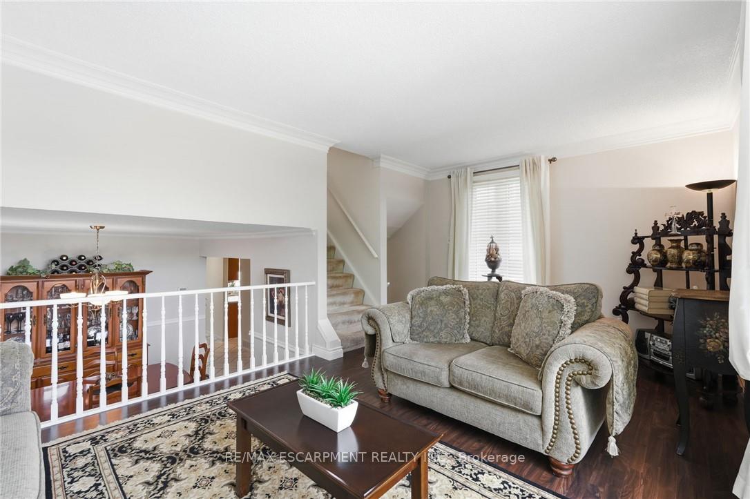 Photo 16 of 30 Twinoaks Crescent, Hamilton, Stoney Creek — HOMEH