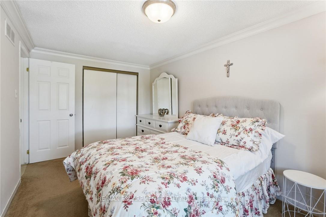 Photo 19 of 30 Twinoaks Crescent, Hamilton, Stoney Creek — HOMEH