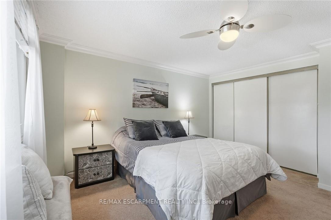 Photo 24 of 30 Twinoaks Crescent, Hamilton, Stoney Creek — HOMEH
