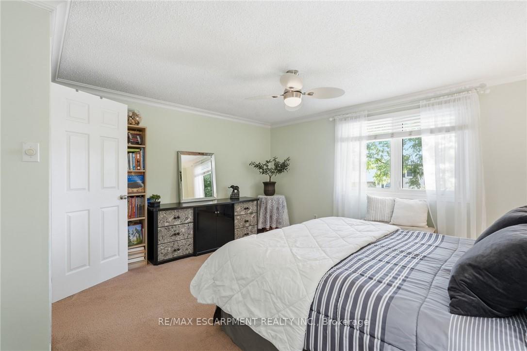 Photo 25 of 30 Twinoaks Crescent, Hamilton, Stoney Creek — HOMEH