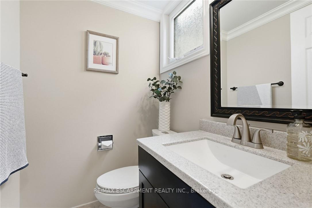Photo 26 of 30 Twinoaks Crescent, Hamilton, Stoney Creek — HOMEH