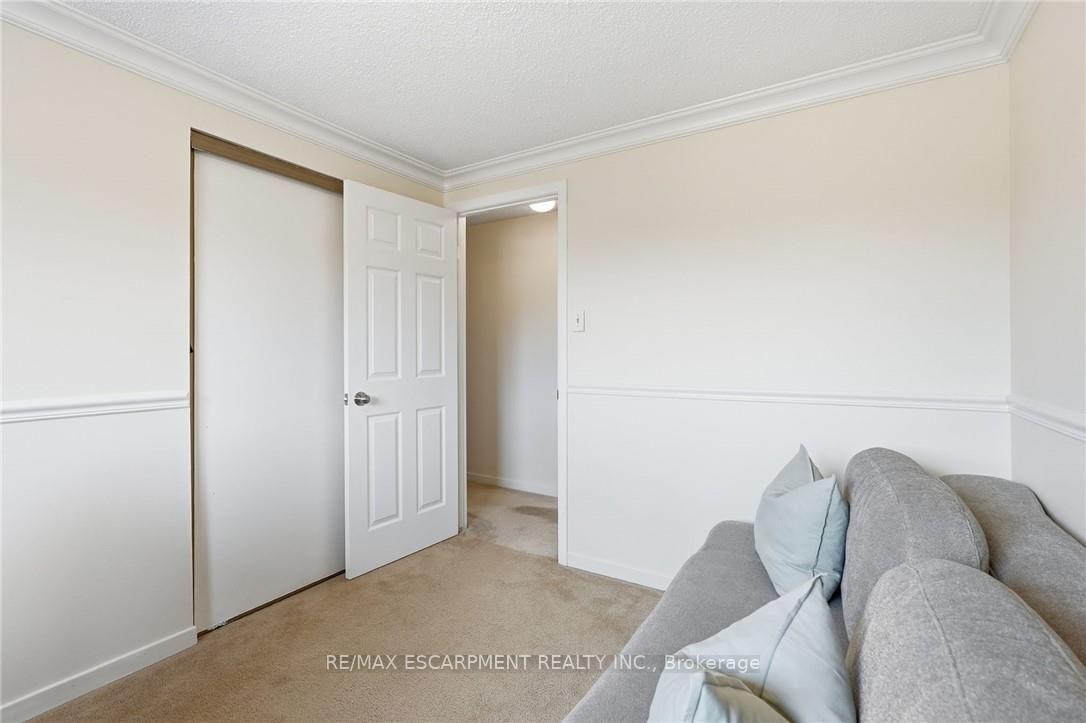 Photo 28 of 30 Twinoaks Crescent, Hamilton, Stoney Creek — HOMEH