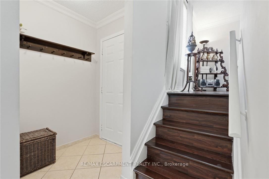 Photo 29 of 30 Twinoaks Crescent, Hamilton, Stoney Creek — HOMEH