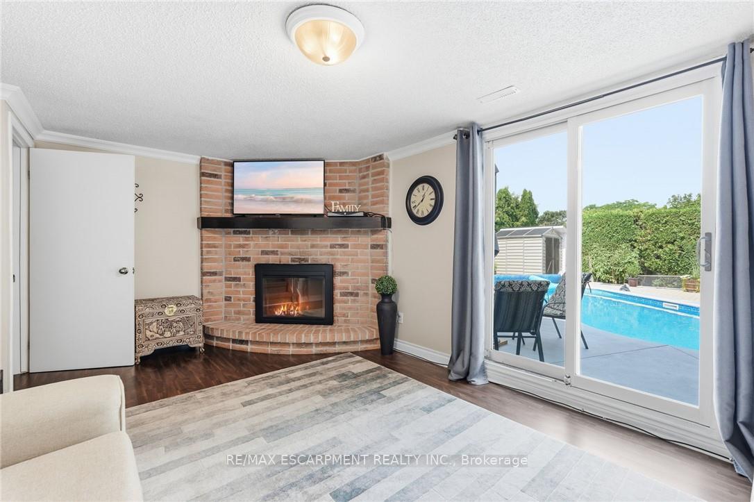 Photo 32 of 30 Twinoaks Crescent, Hamilton, Stoney Creek — HOMEH