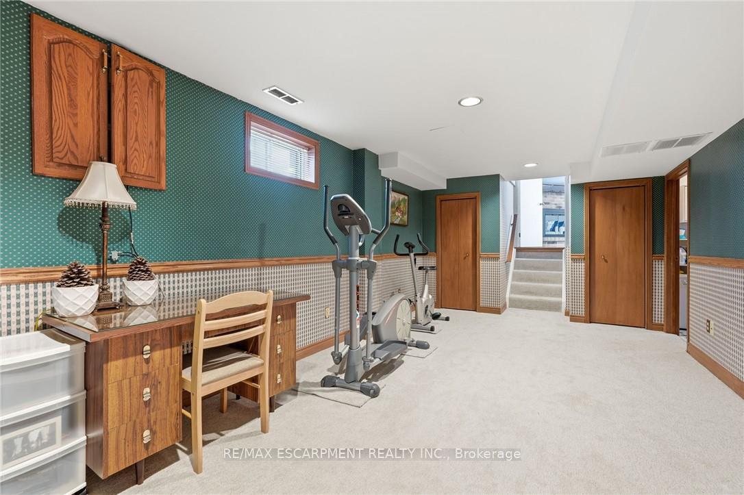Photo 34 of 30 Twinoaks Crescent, Hamilton, Stoney Creek — HOMEH