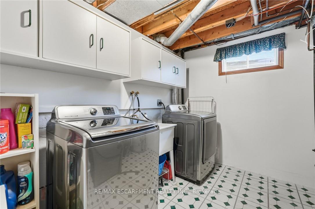 Photo 35 of 30 Twinoaks Crescent, Hamilton, Stoney Creek — HOMEH