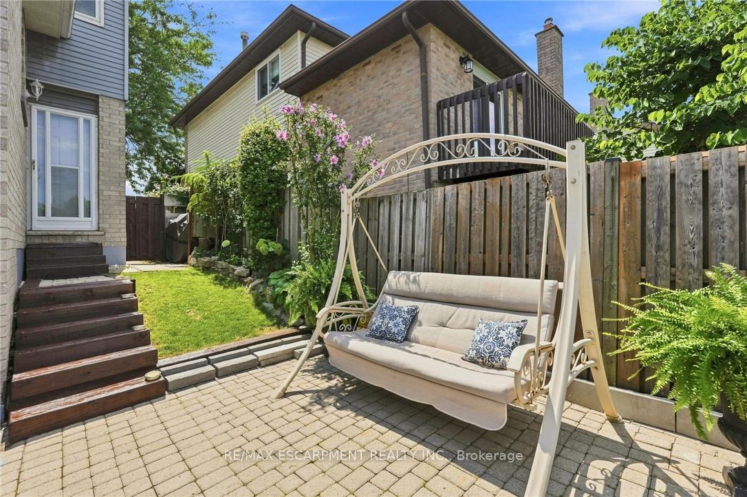 Photo 37 of 30 Twinoaks Crescent, Hamilton, Stoney Creek — HOMEH