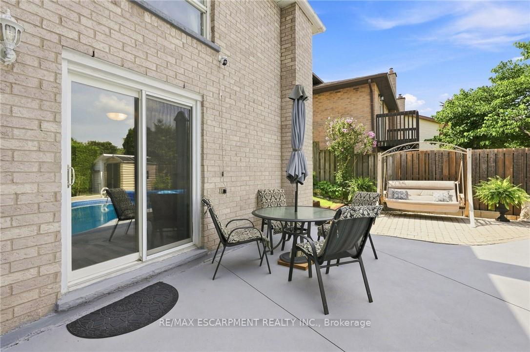 Photo 38 of 30 Twinoaks Crescent, Hamilton, Stoney Creek — HOMEH