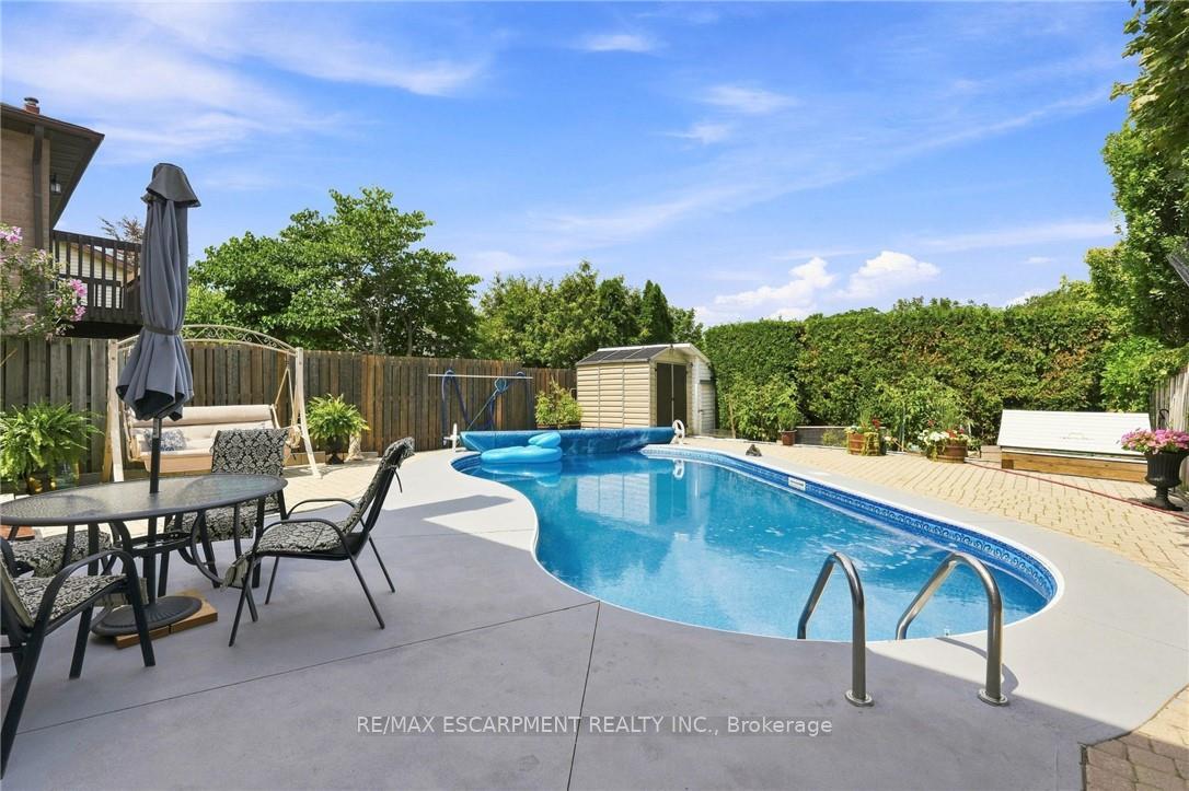 Photo 39 of 30 Twinoaks Crescent, Hamilton, Stoney Creek — HOMEH