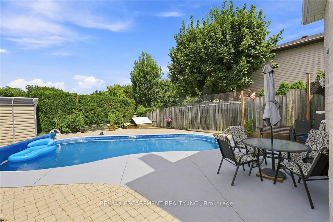Photo 40 of 30 Twinoaks Crescent, Hamilton, Stoney Creek — HOMEH