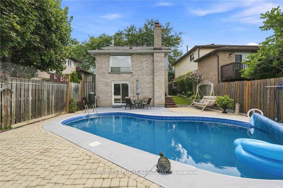 Photo 42 of 30 Twinoaks Crescent, Hamilton, Stoney Creek — HOMEH