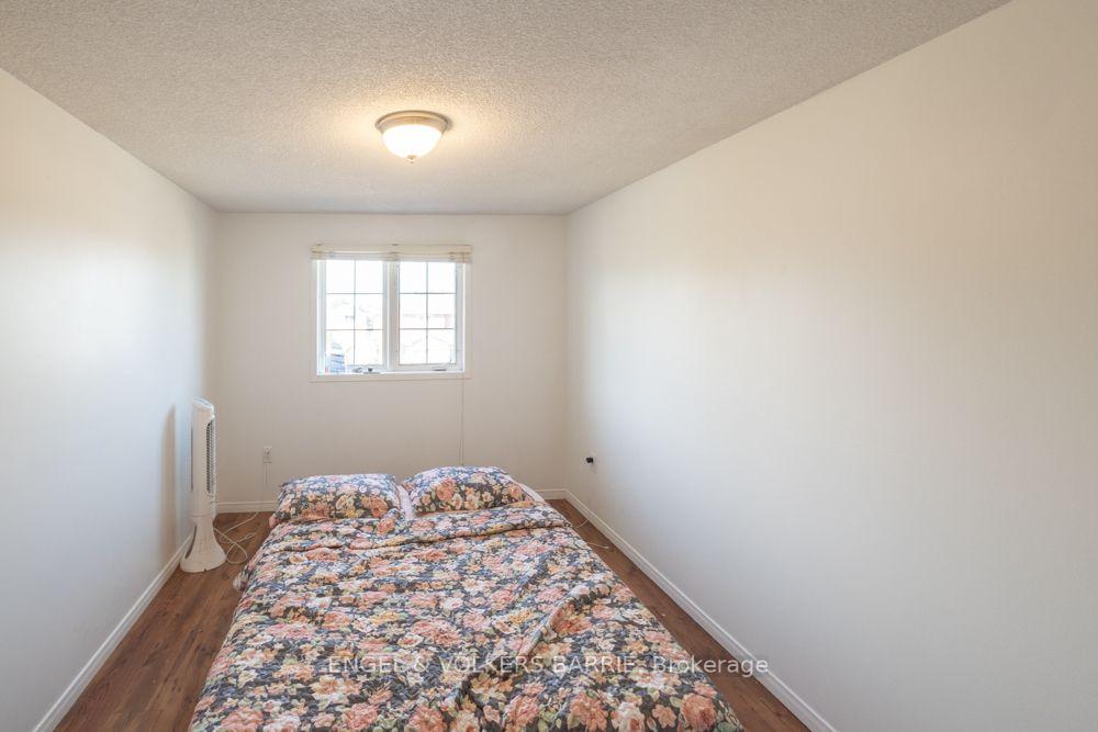 Photo 5 of 92 Lee Crescent, Barrie, Holly — HOMEH