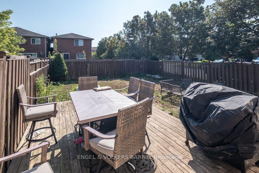 Photo 7 of 92 Lee Crescent, Barrie, Holly — HOMEH