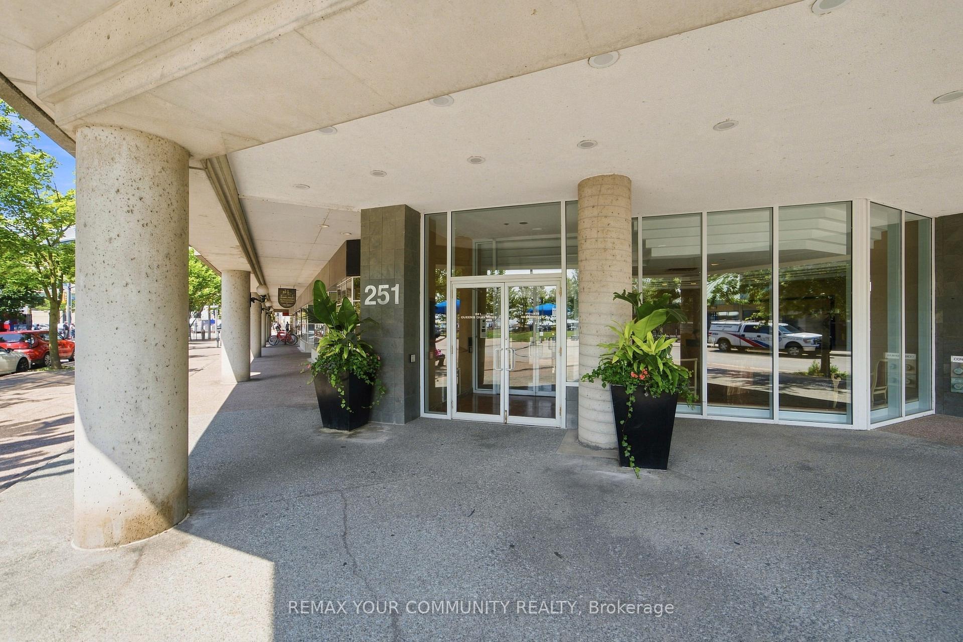 Photo 3 of Unit 705, 251 Queens Quay, Toronto, Waterfront Communities — HOMEH