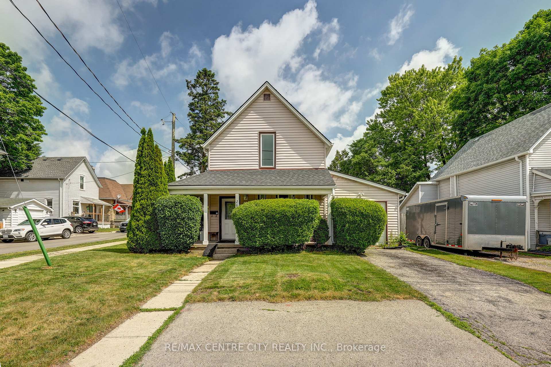 Photo 2 of 169 Wellington Street, St. Thomas — HOMEH