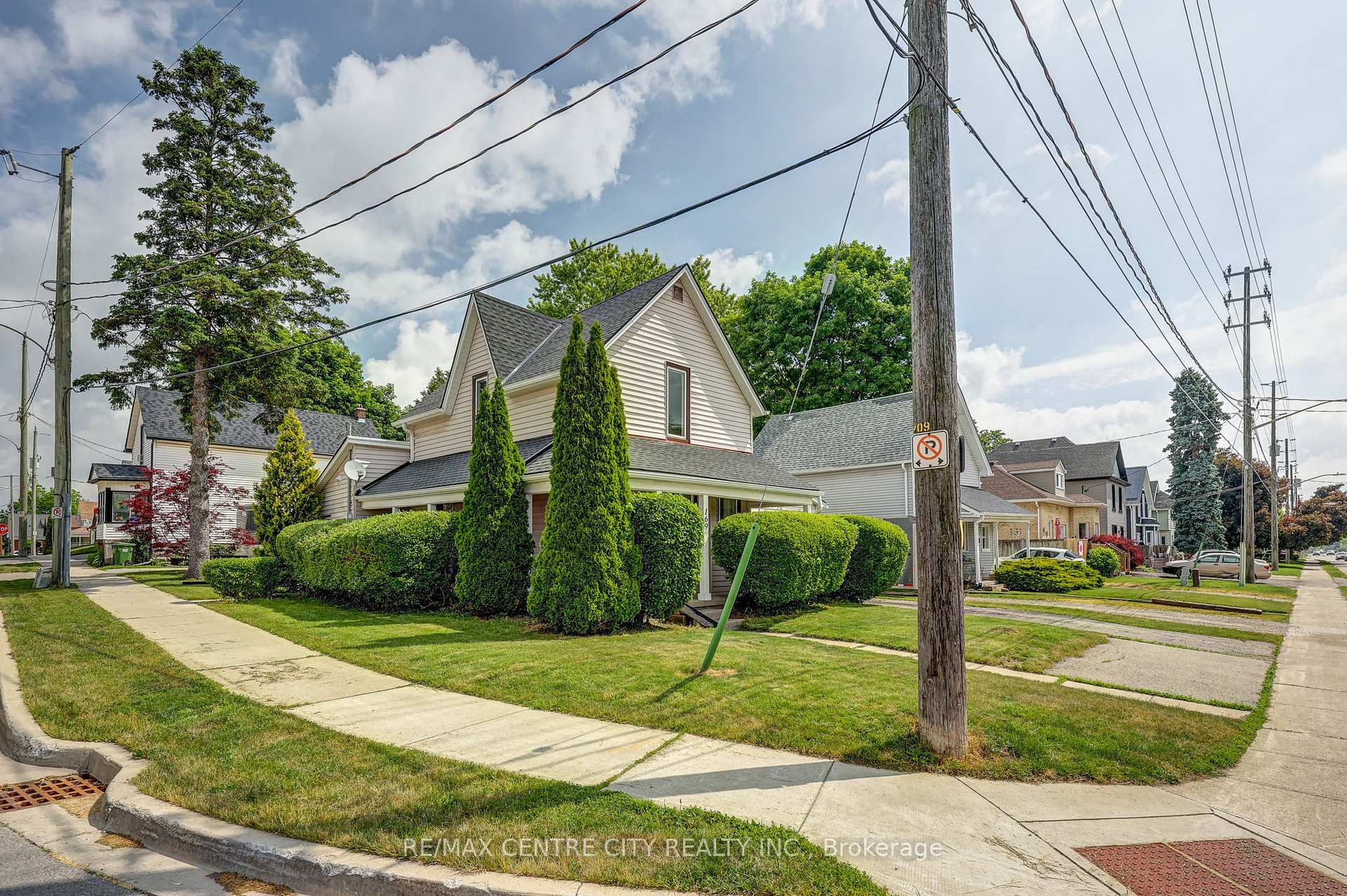 Photo 4 of 169 Wellington Street, St. Thomas — HOMEH