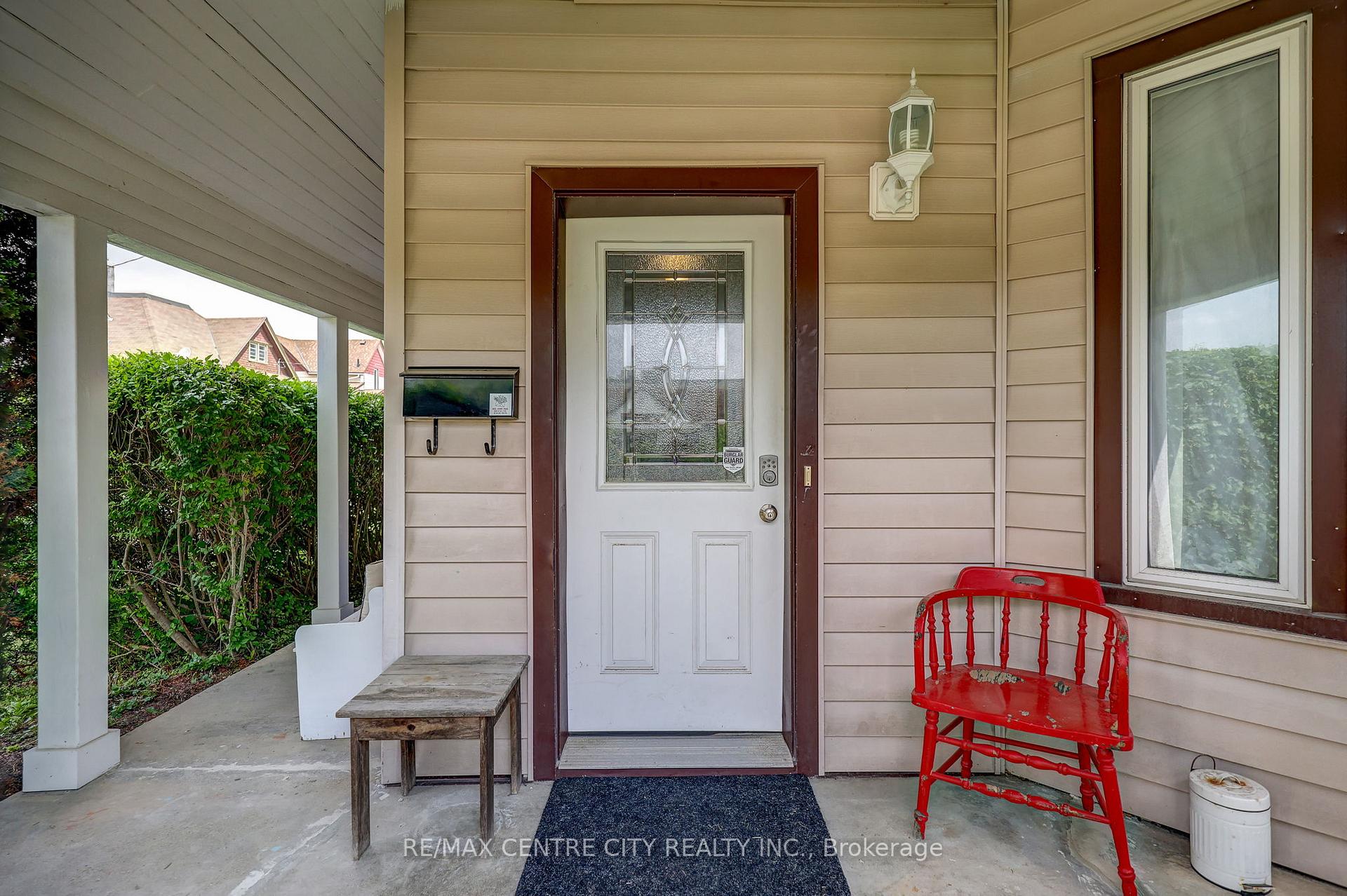 Photo 9 of 169 Wellington Street, St. Thomas — HOMEH