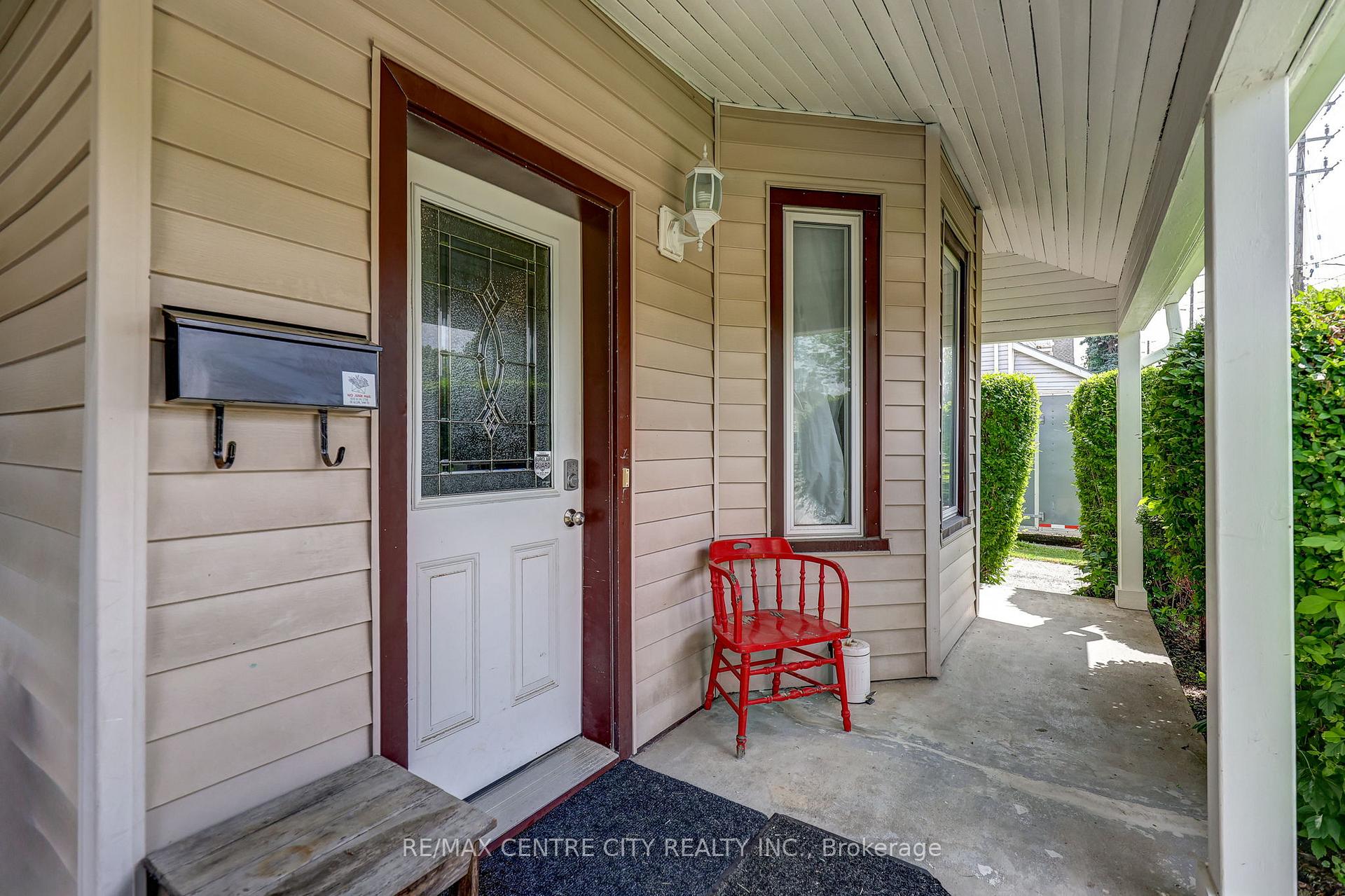 Photo 10 of 169 Wellington Street, St. Thomas — HOMEH