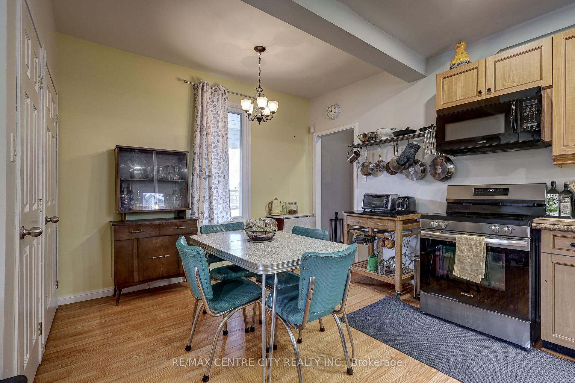 Photo 20 of 169 Wellington Street, St. Thomas — HOMEH