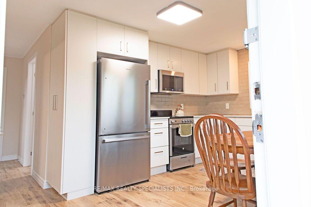 Photo 3 of Unit 3, 209 Pelham Road, St. Catharines, Western Hill — HOMEH