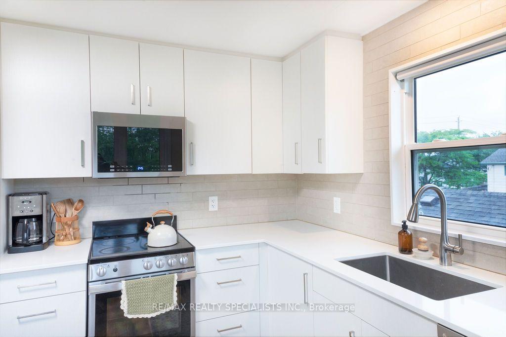 Photo 4 of Unit 3, 209 Pelham Road, St. Catharines, Western Hill — HOMEH