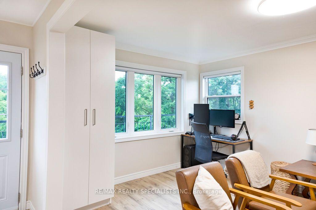 Photo 8 of Unit 3, 209 Pelham Road, St. Catharines, Western Hill — HOMEH