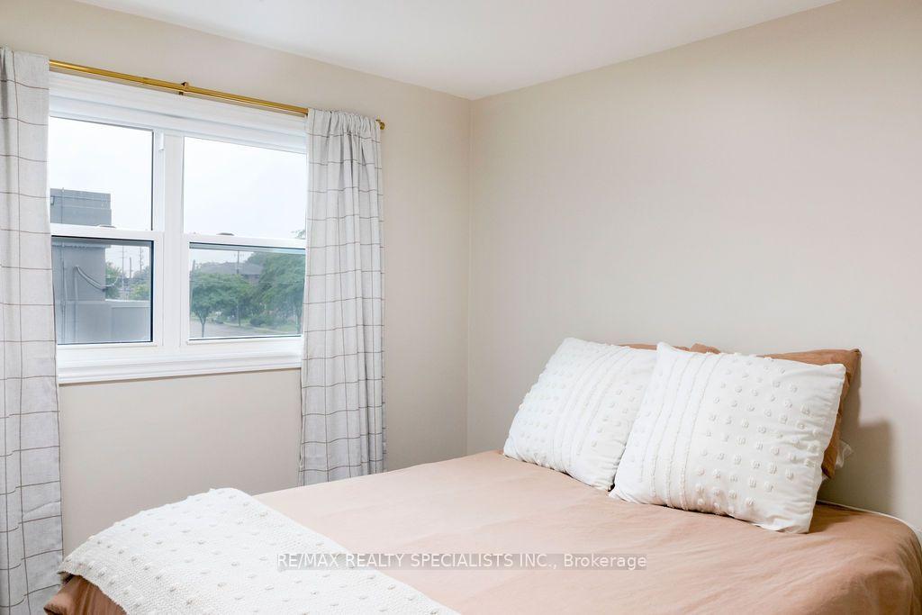 Photo 11 of Unit 3, 209 Pelham Road, St. Catharines, Western Hill — HOMEH