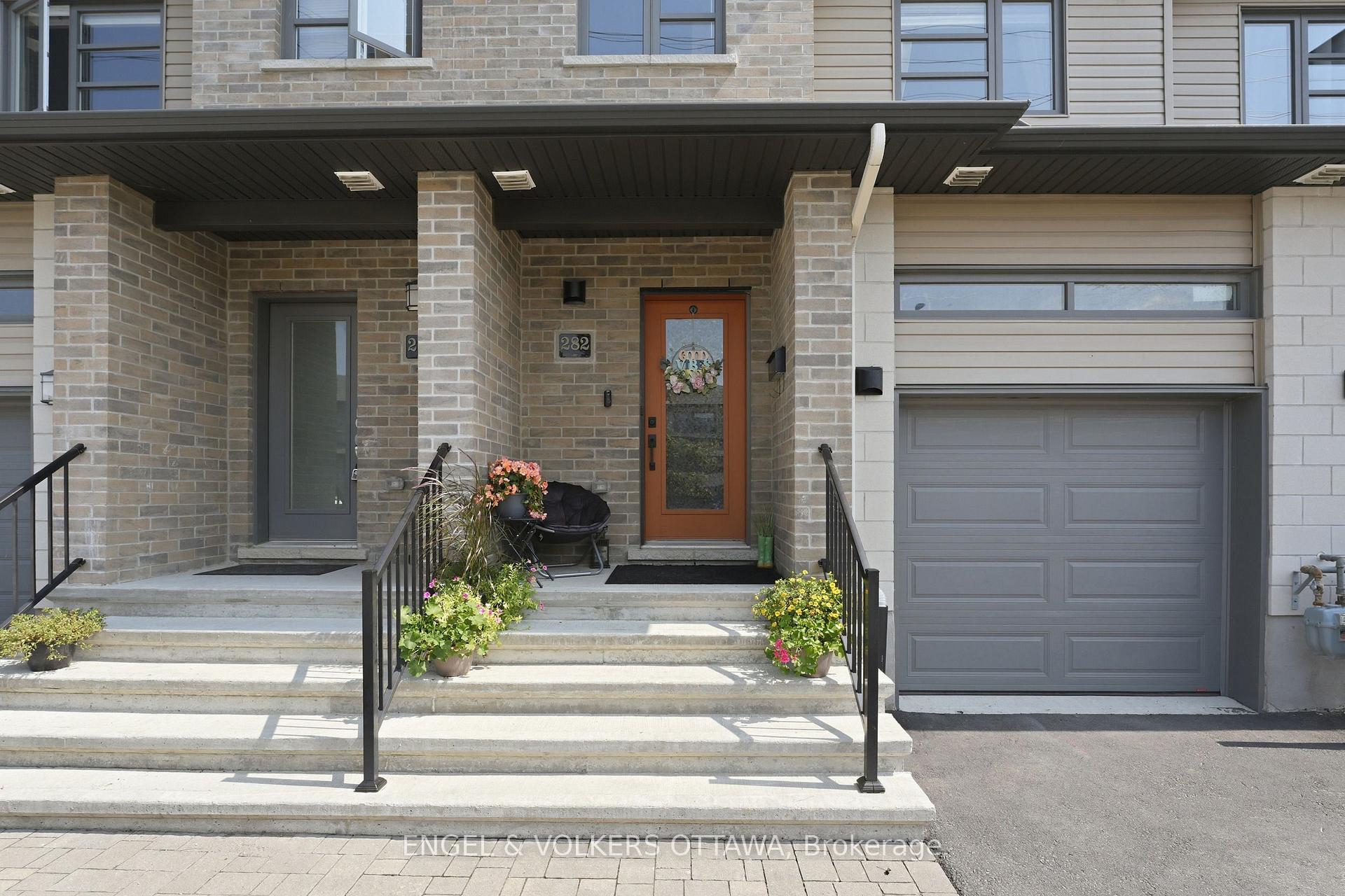 Photo 3 of 282 Munro Street, Carleton Place, Carleton Place — HOMEH