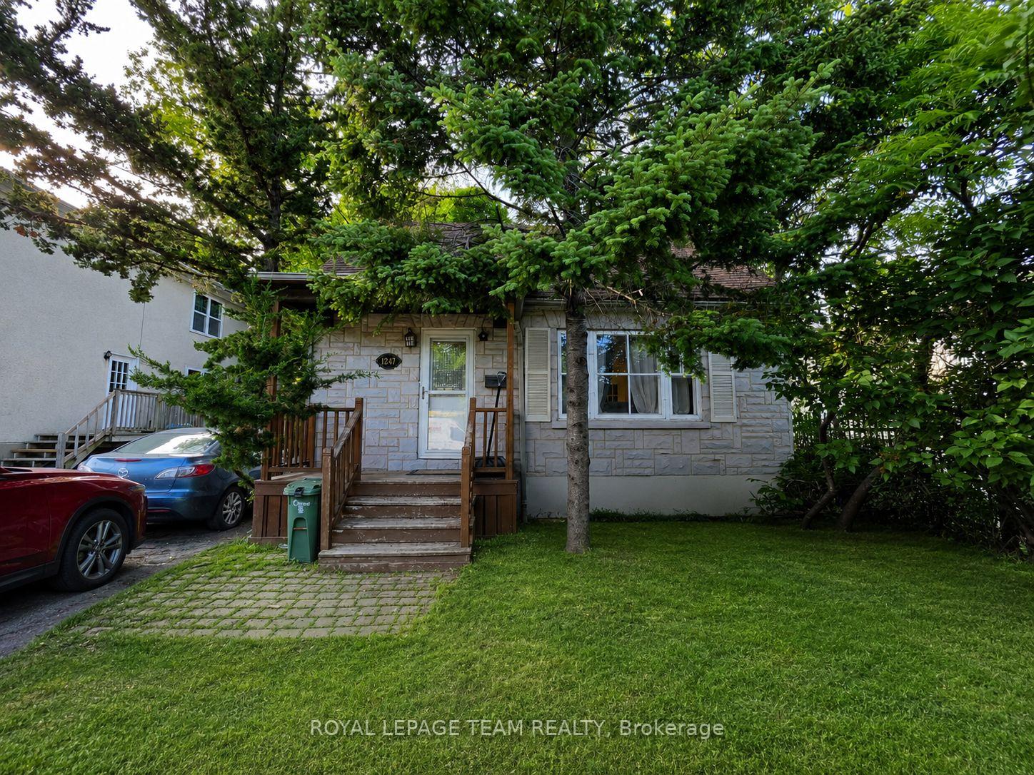 Front of 1247 Summerville Avenue