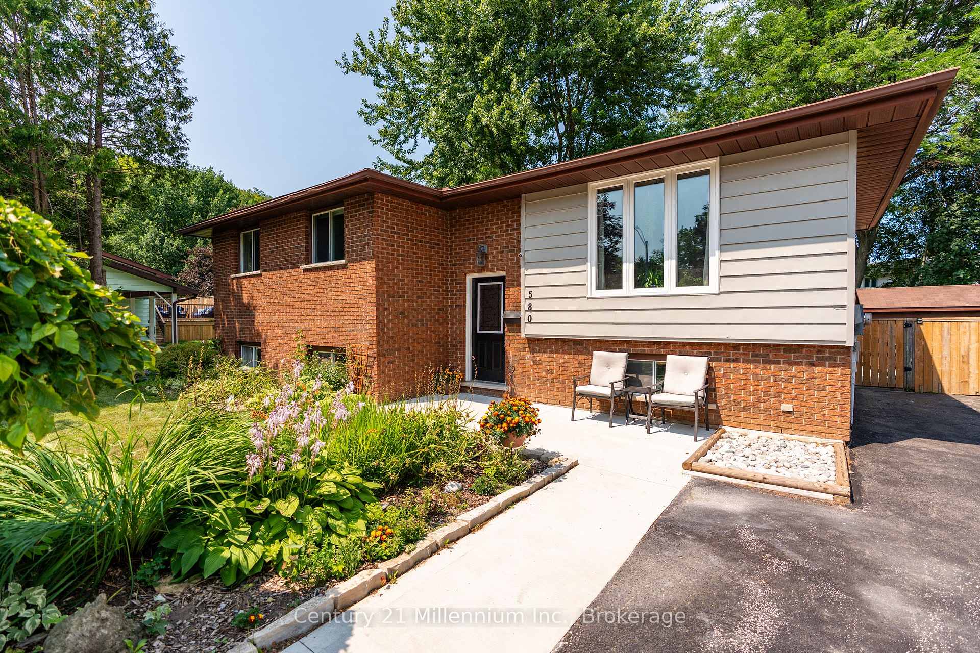 Photo of 580 2nd A Street W