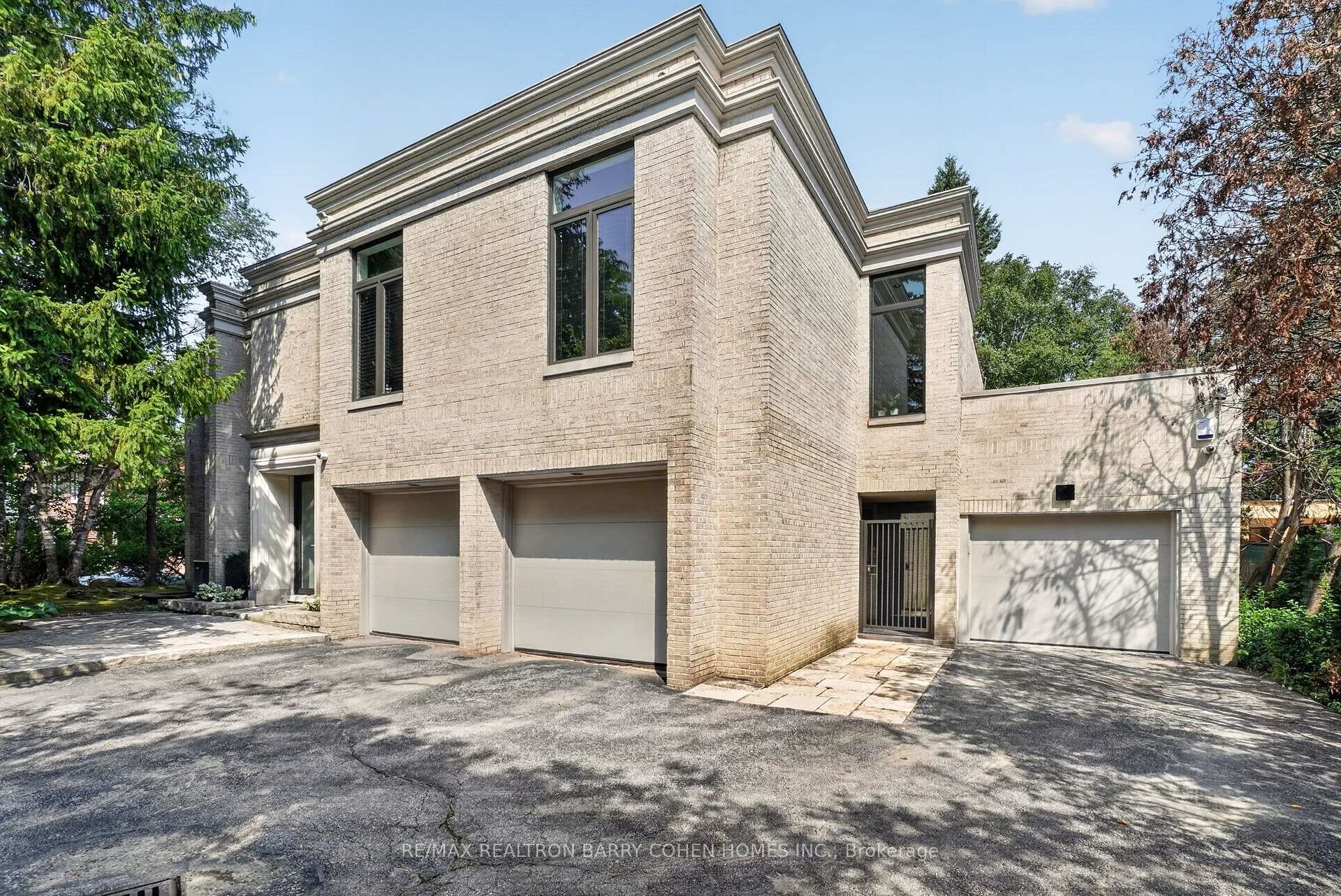 Photo 2 of 12 Tudor Gate, North York, Bridle Path-Sunnybrook-York Mills — HOMEH