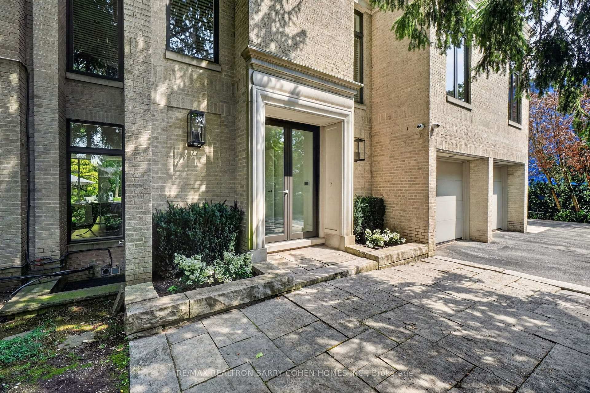 Photo 3 of 12 Tudor Gate, North York, Bridle Path-Sunnybrook-York Mills — HOMEH