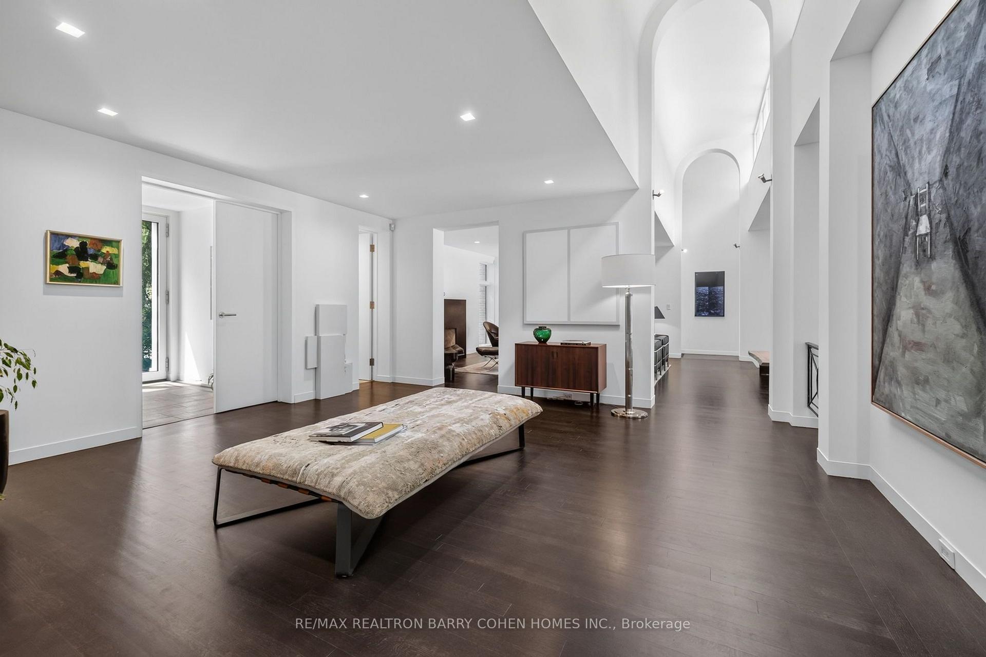 Photo 4 of 12 Tudor Gate, North York, Bridle Path-Sunnybrook-York Mills — HOMEH