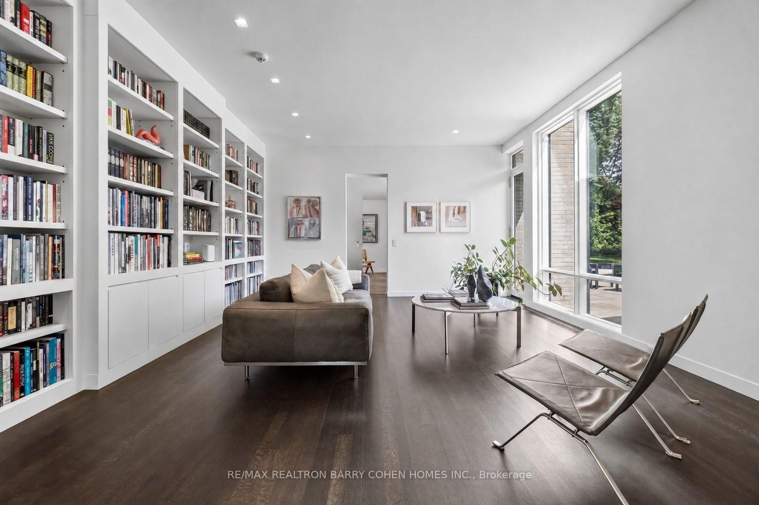 Photo 13 of 12 Tudor Gate, North York, Bridle Path-Sunnybrook-York Mills — HOMEH