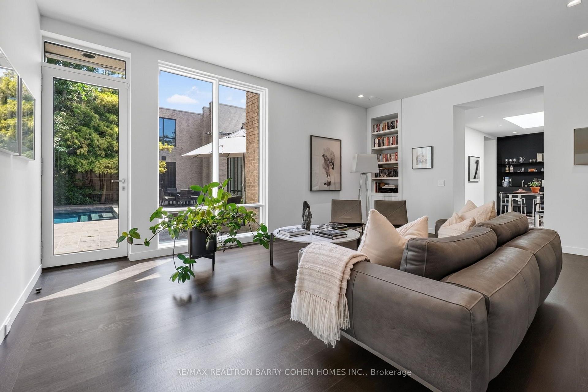Photo 14 of 12 Tudor Gate, North York, Bridle Path-Sunnybrook-York Mills — HOMEH