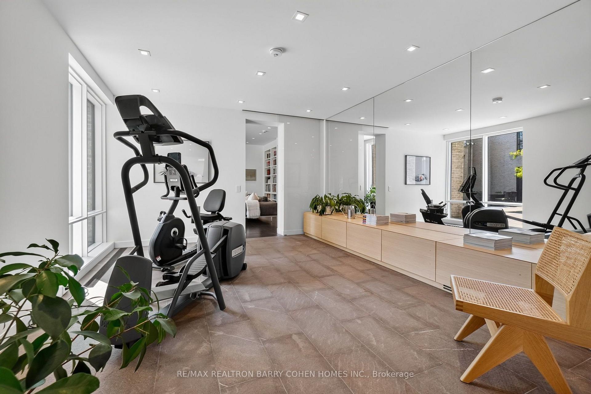 Photo 15 of 12 Tudor Gate, North York, Bridle Path-Sunnybrook-York Mills — HOMEH