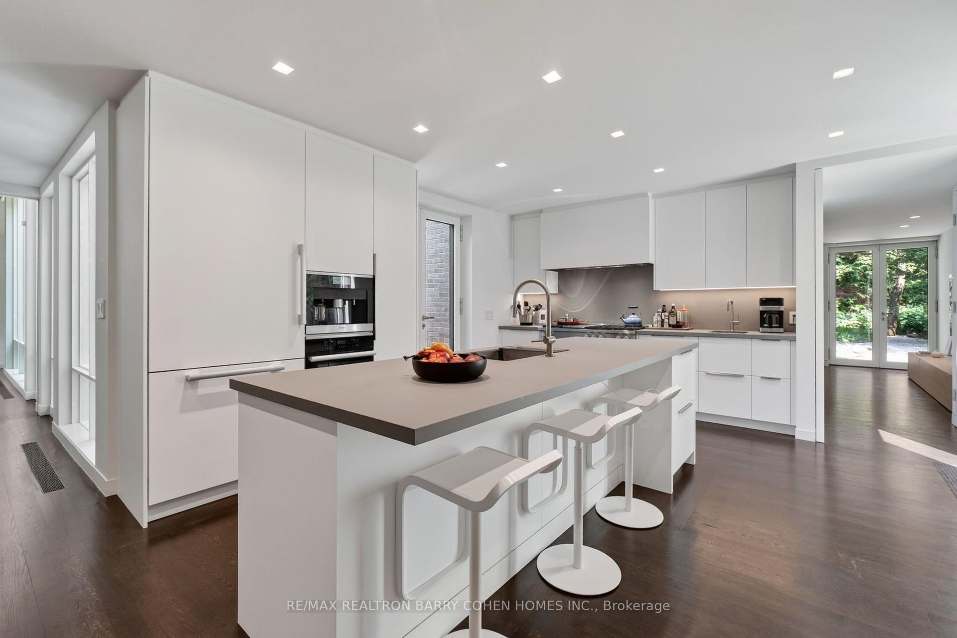 Photo 20 of 12 Tudor Gate, North York, Bridle Path-Sunnybrook-York Mills — HOMEH