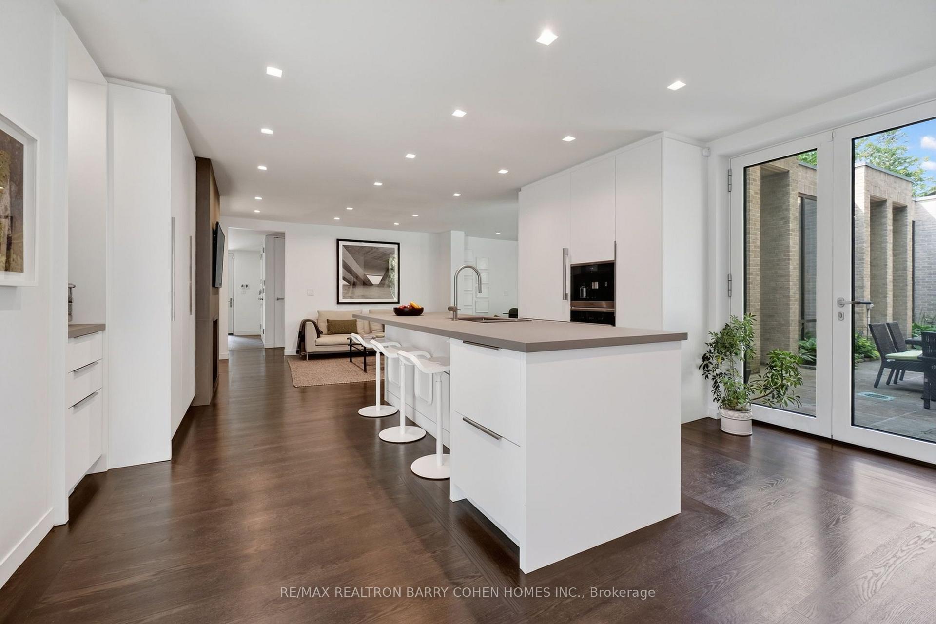 Photo 22 of 12 Tudor Gate, North York, Bridle Path-Sunnybrook-York Mills — HOMEH