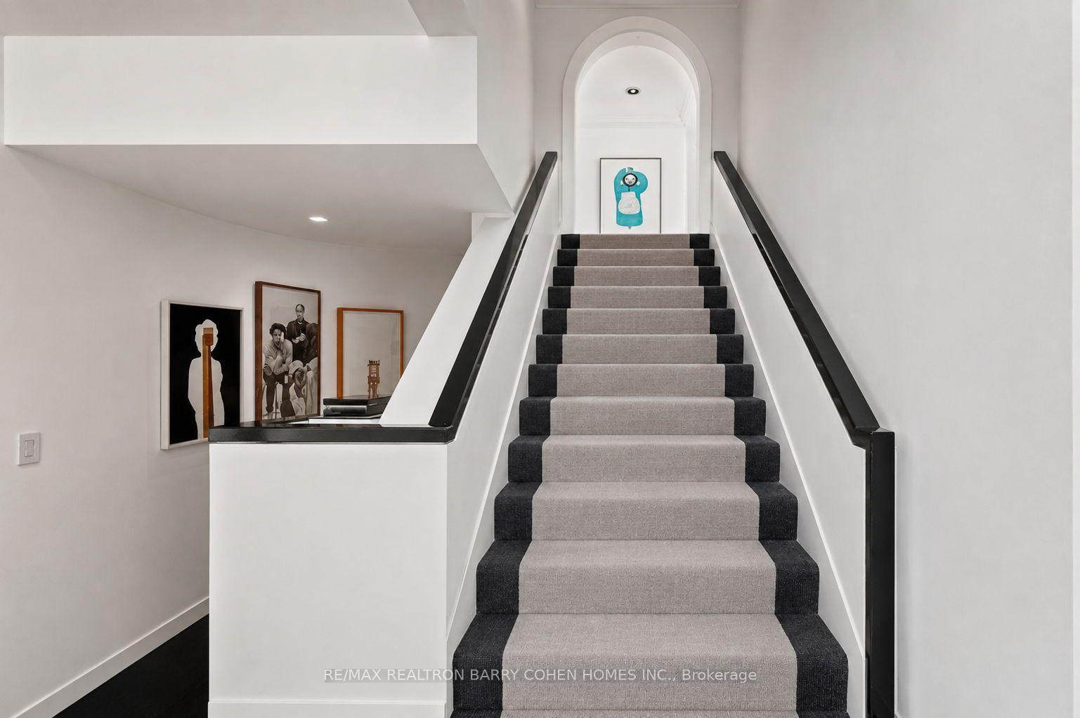 Photo 25 of 12 Tudor Gate, North York, Bridle Path-Sunnybrook-York Mills — HOMEH