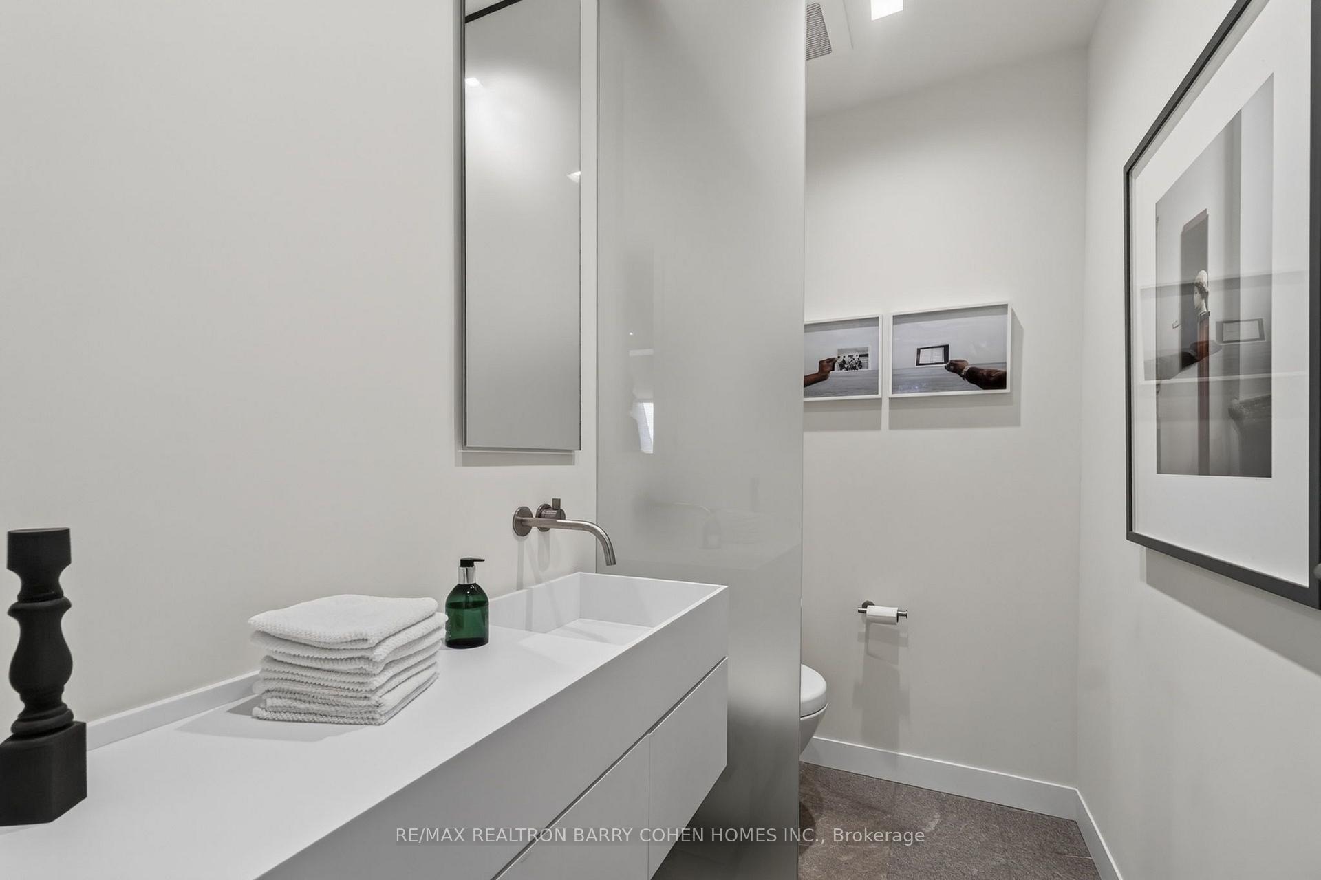 Photo 32 of 12 Tudor Gate, North York, Bridle Path-Sunnybrook-York Mills — HOMEH