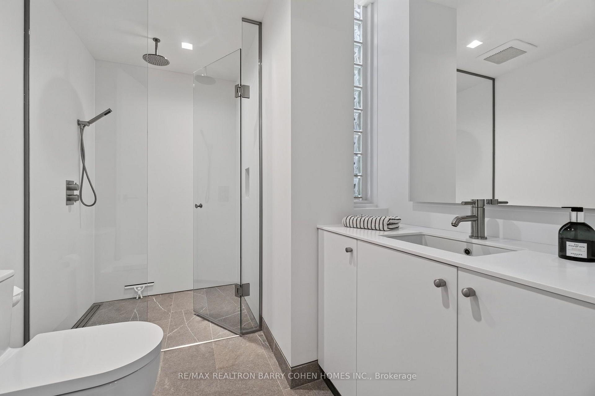 Photo 35 of 12 Tudor Gate, North York, Bridle Path-Sunnybrook-York Mills — HOMEH