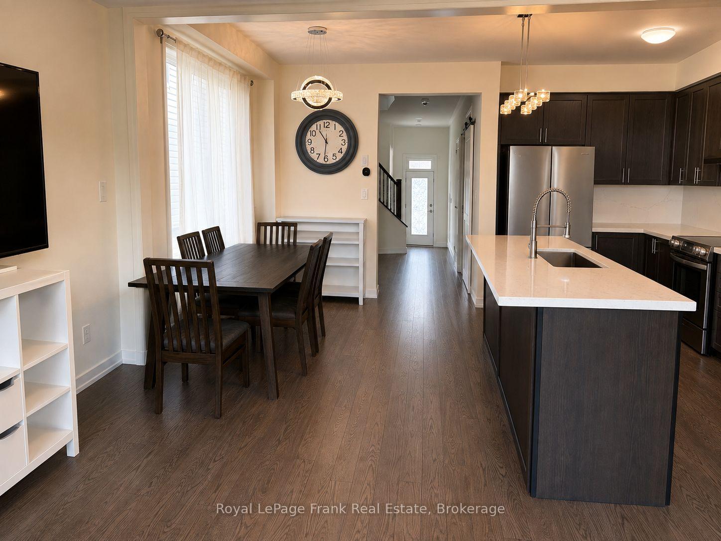 Photo 2 of 18 Larkin Lane, Clarington, Bowmanville — HOMEH