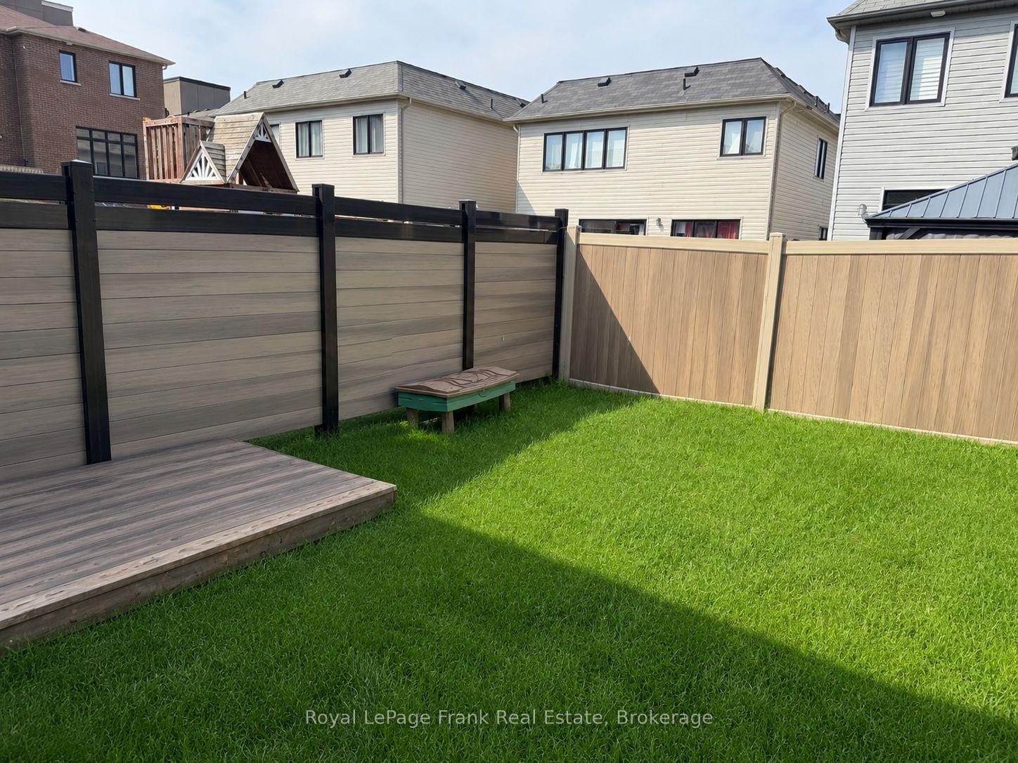 Photo 16 of 18 Larkin Lane, Clarington, Bowmanville — HOMEH