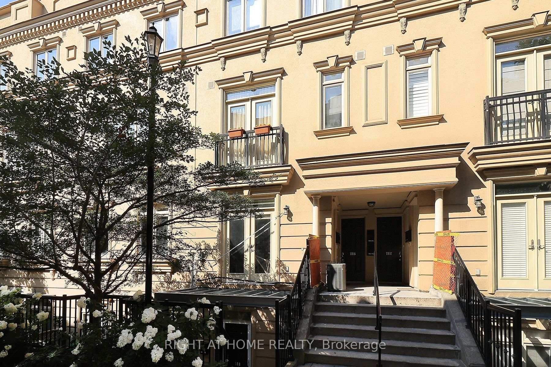 Photo 2 of Unit TH12, 78 Carr Street, Toronto, Kensington-Chinatown — HOMEH