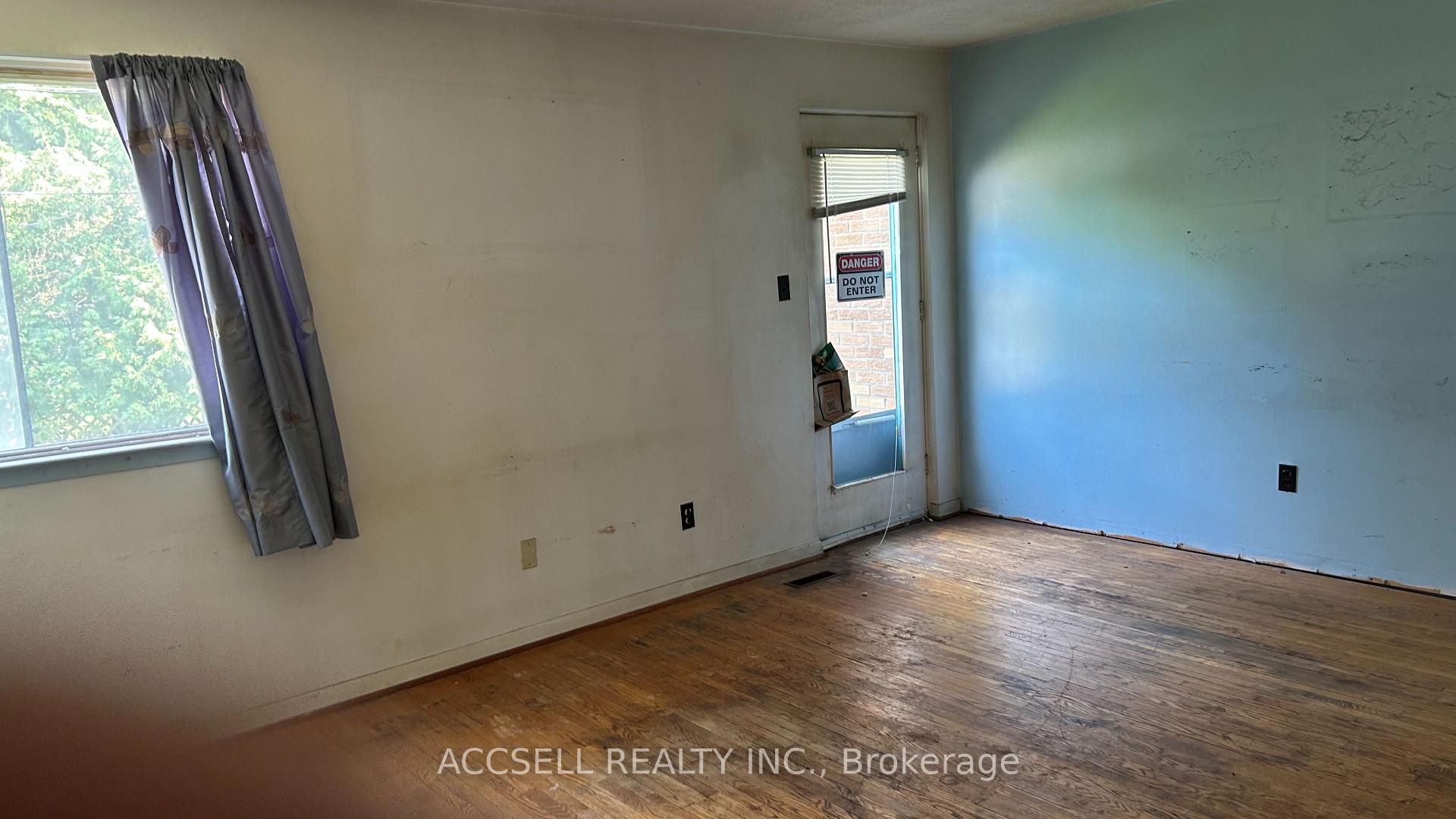 Photo 2 of 5501 Schueller Crescent, Burlington, Appleby — HOMEH