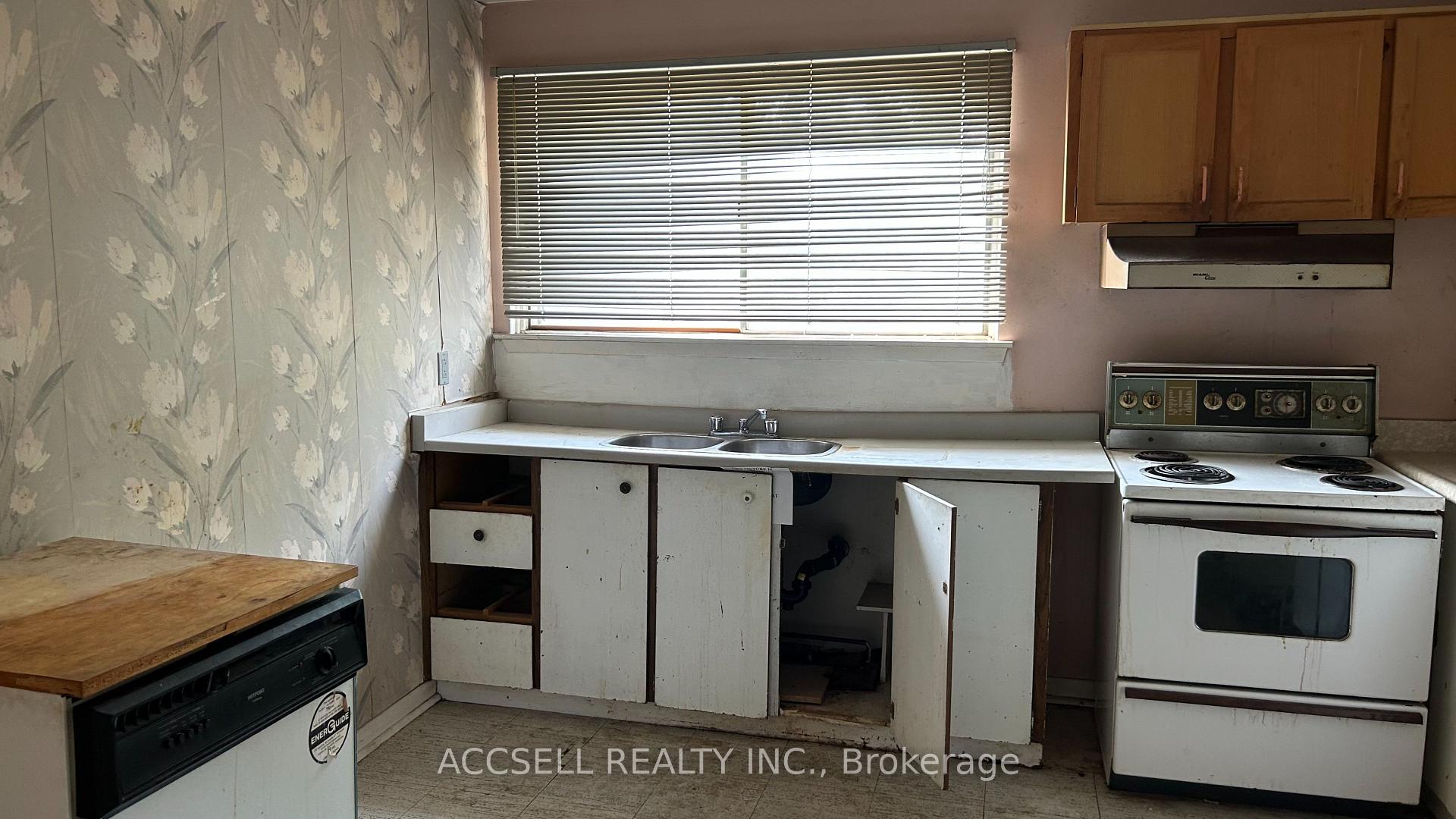 Photo 3 of 5501 Schueller Crescent, Burlington, Appleby — HOMEH